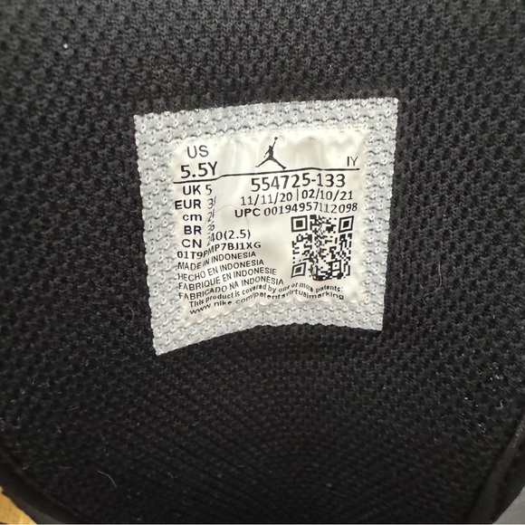 Nike Jordan 1 Mid Arctic Orange Black Toe (GS) - Picture 8 of 10